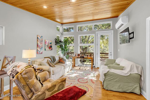 5084 Firetower Road, Kiln, MS 39556
