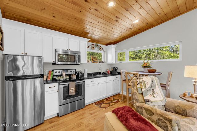 5084 Firetower Road, Kiln, MS 39556