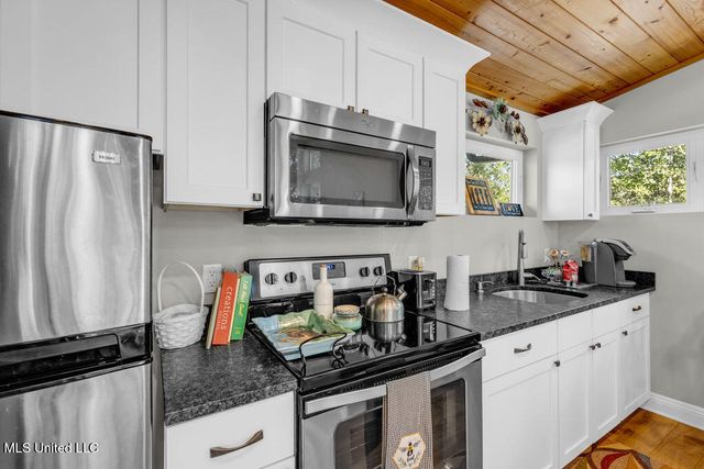 5084 Firetower Road, Kiln, MS 39556
