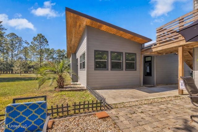 5084 Firetower Road, Kiln, MS 39556