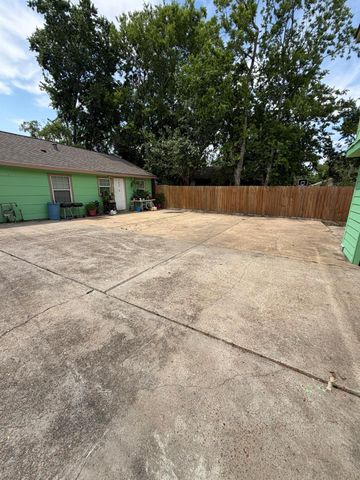 305 Johnson Street, Pasadena, TX 77506