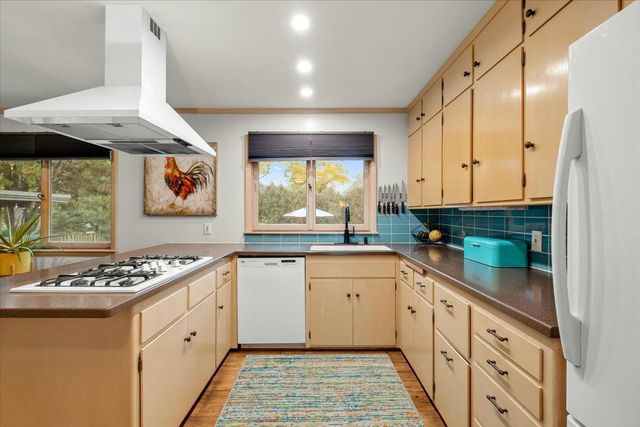 140 Brunswick Avenue S, Golden Valley, MN 55416