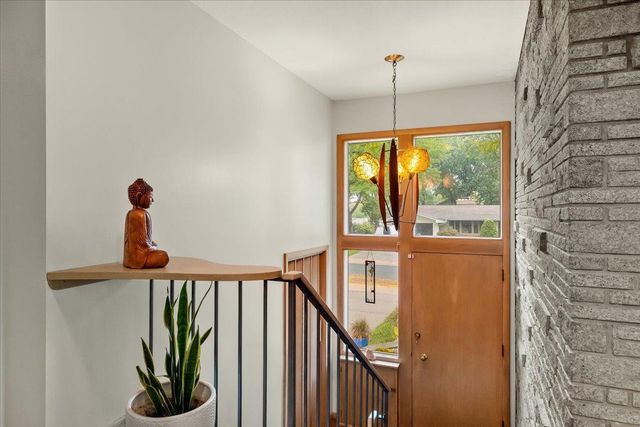 140 Brunswick Avenue S, Golden Valley, MN 55416