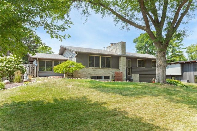 140 Brunswick Avenue S, Golden Valley, MN 55416