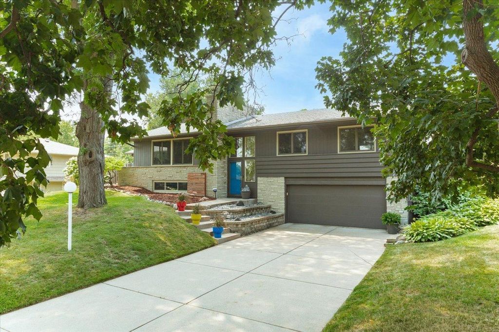 140 Brunswick Avenue S, Golden Valley, MN 55416 — photo 2