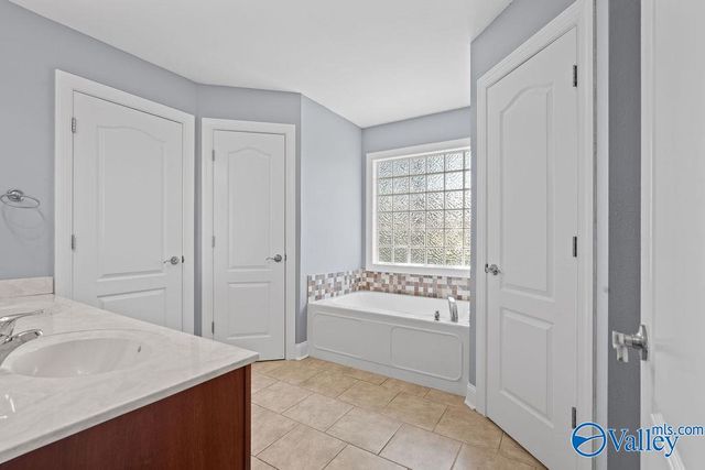 128 Lamirda Court NW, Huntsville, AL 35810