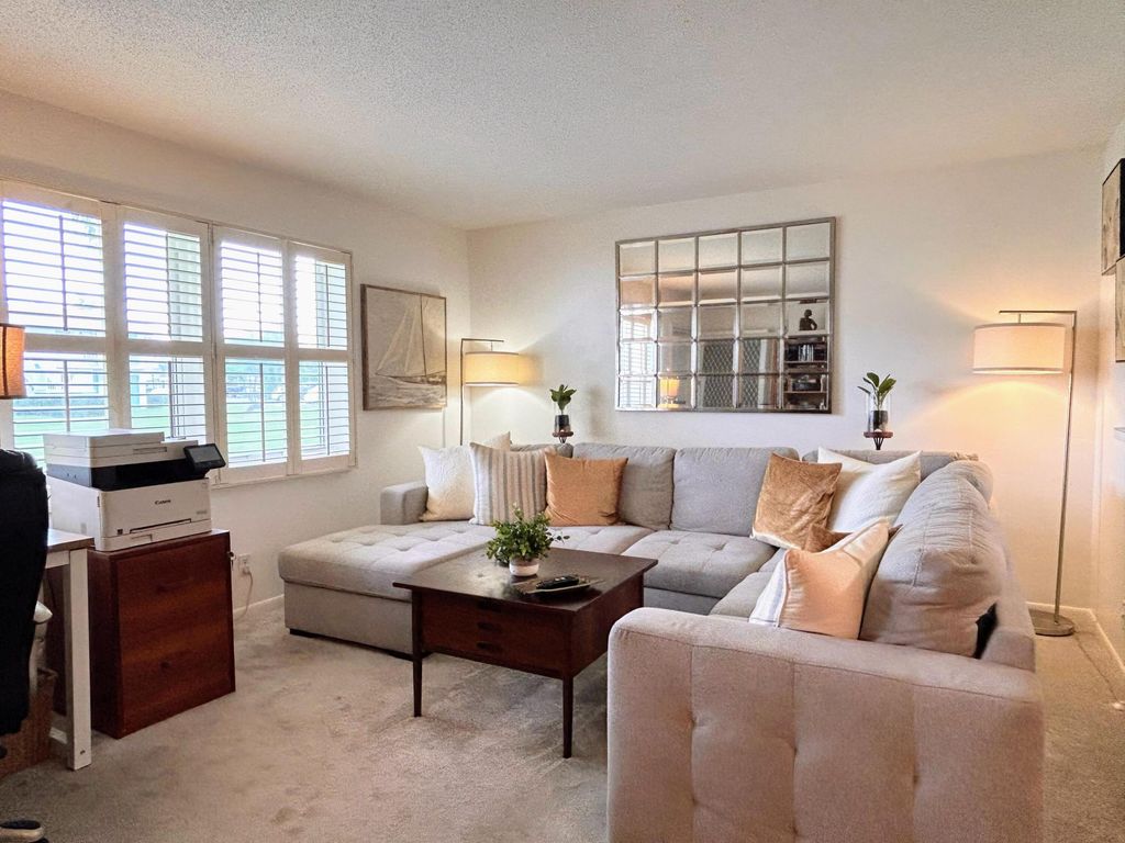 320 Horizons W 103, Boynton Beach, FL 33435