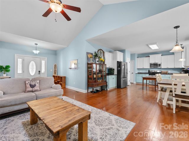 163 Oak Apple Lane, Hendersonville, NC 28792