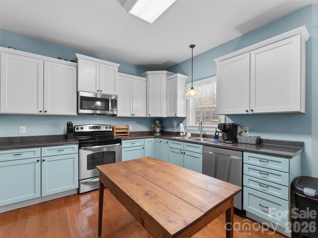 163 Oak Apple Lane, Hendersonville, NC 28792