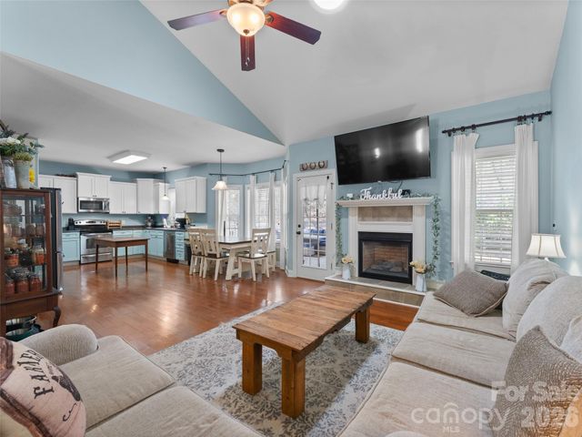 163 Oak Apple Lane, Hendersonville, NC 28792
