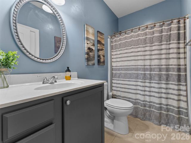 163 Oak Apple Lane, Hendersonville, NC 28792