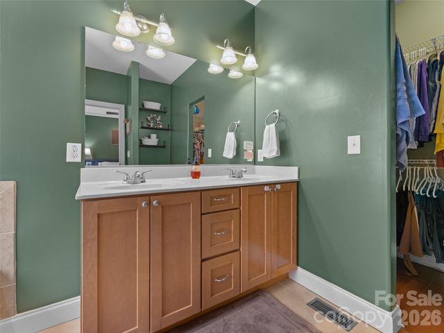 163 Oak Apple Lane, Hendersonville, NC 28792
