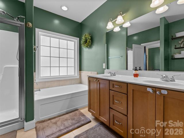 163 Oak Apple Lane, Hendersonville, NC 28792