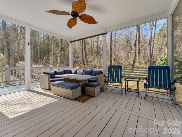 163 Oak Apple Lane, Hendersonville, NC 28792