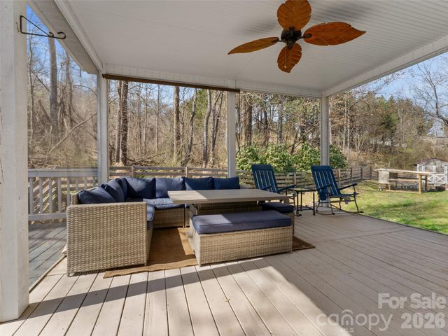 163 Oak Apple Lane, Hendersonville, NC 28792
