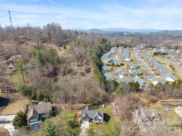 163 Oak Apple Lane, Hendersonville, NC 28792