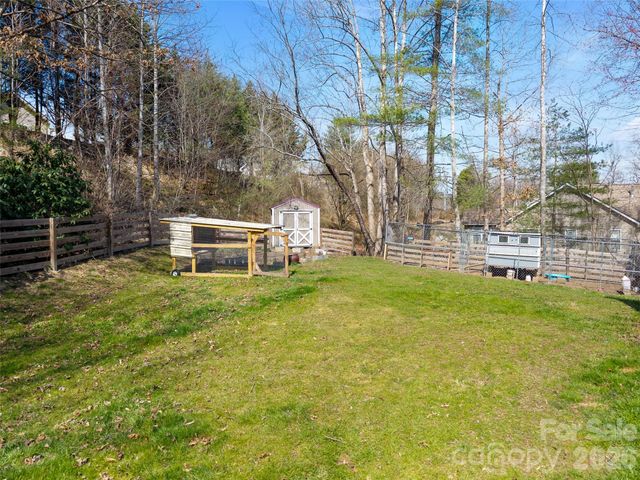 163 Oak Apple Lane, Hendersonville, NC 28792