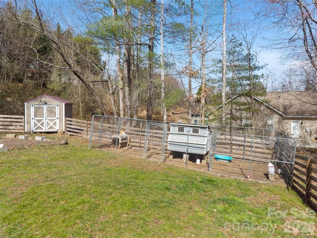 163 Oak Apple Lane, Hendersonville, NC 28792