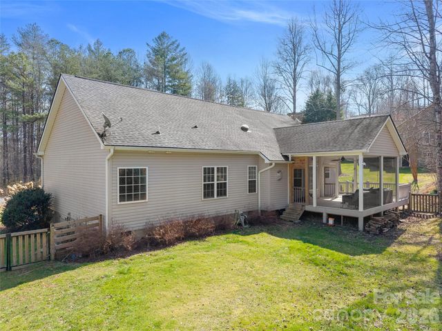 163 Oak Apple Lane, Hendersonville, NC 28792