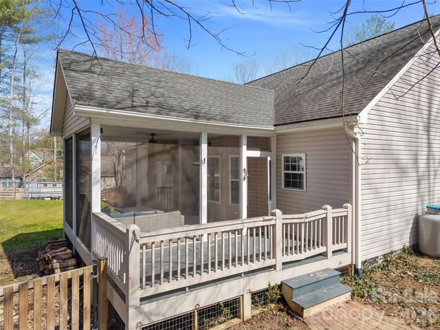 163 Oak Apple Lane, Hendersonville, NC 28792