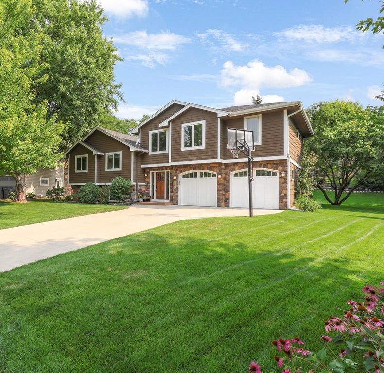 10234 Nottingham Trail, Eden Prairie, MN 55347 — exterior