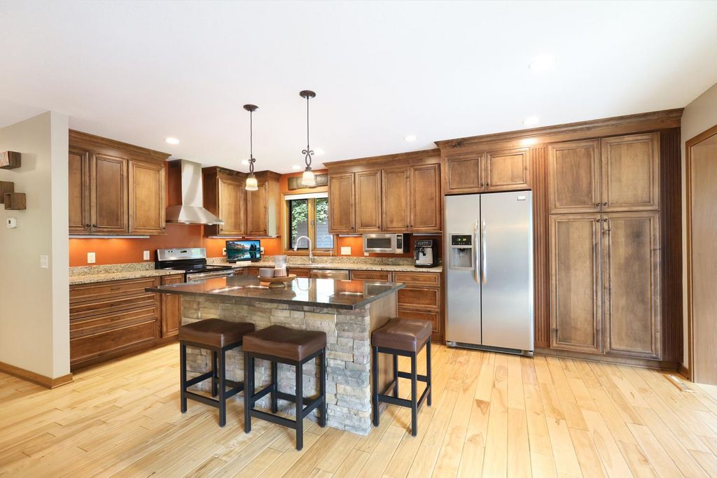 10234 Nottingham Trail, Eden Prairie, MN 55347 — photo 3