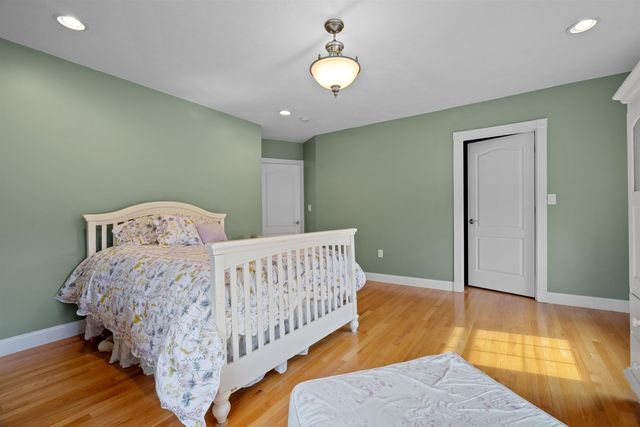 8 Arcadia Lane, Salem, NH 03079