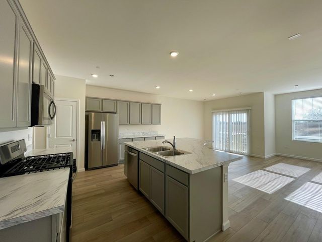 2243 Horseshoe Circle 2243, Naperville, IL 60564