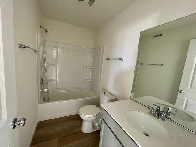 2243 Horseshoe Circle 2243, Naperville, IL 60564