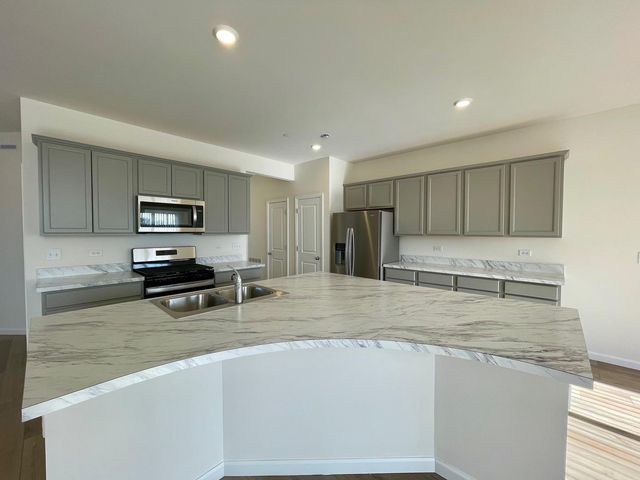 2243 Horseshoe Circle 2243, Naperville, IL 60564