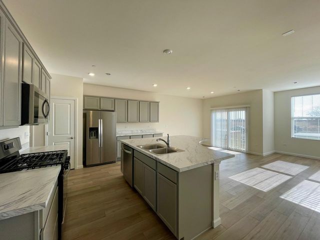 2243 Horseshoe Circle 2243, Naperville, IL 60564