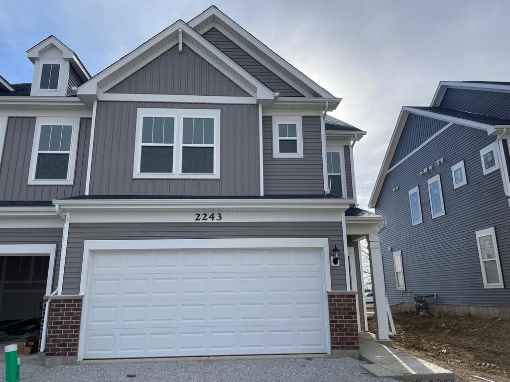 2243 Horseshoe Circle 2243, Naperville, IL 60564