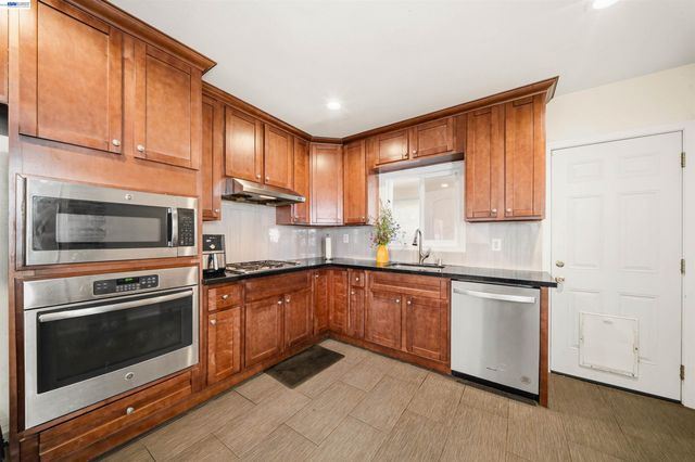 3229 Macarthur Blvd, Oakland, CA 94602