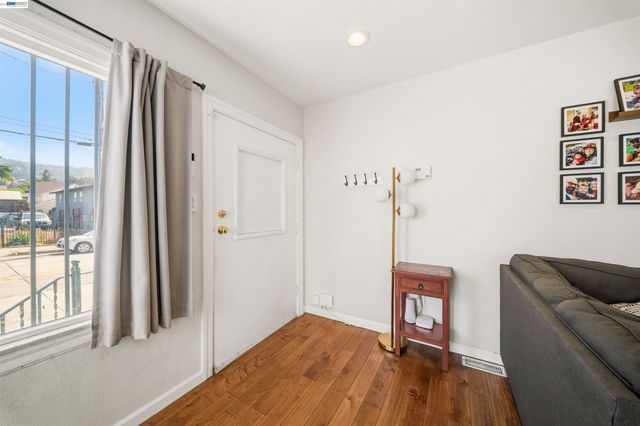 3229 Macarthur Blvd, Oakland, CA 94602