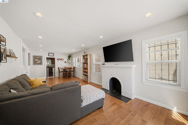 3229 Macarthur Blvd, Oakland, CA 94602