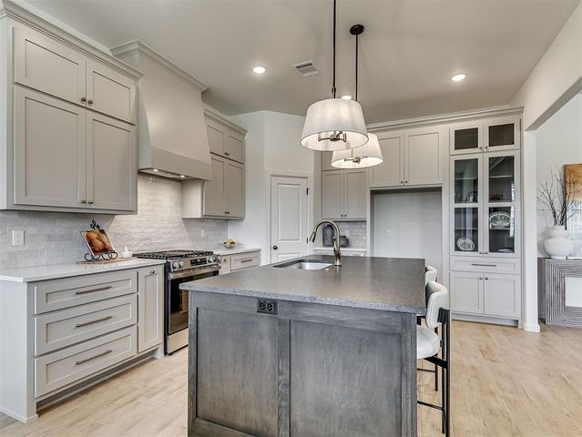 8108 Goldfinch Drive, Guthrie, OK 73044