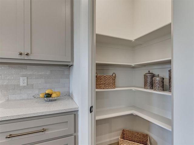 8108 Goldfinch Drive, Guthrie, OK 73044