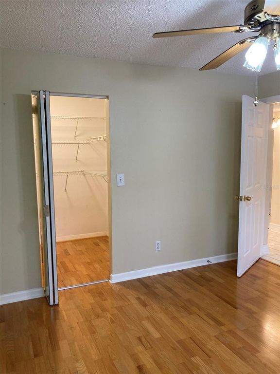 Image 11 of property listing at 5920 80TH STREET N 204, St Petersburg, FL 33709