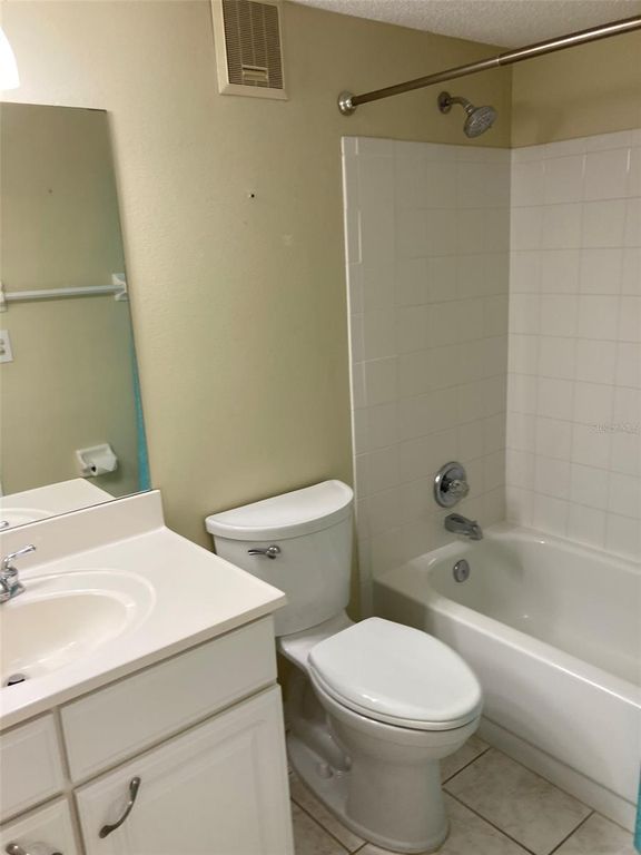 Image 13 of property listing at 5920 80TH STREET N 204, St Petersburg, FL 33709