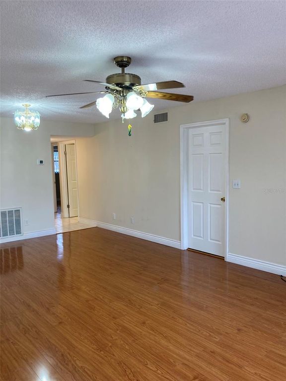 Image 18 of property listing at 5920 80TH STREET N 204, St Petersburg, FL 33709