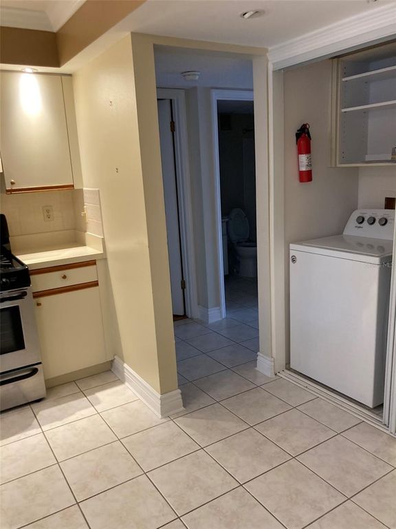 Image 7 of property listing at 5920 80TH STREET N 204, St Petersburg, FL 33709