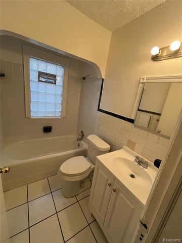16605 Stansbury Street, Detroit, MI 48235