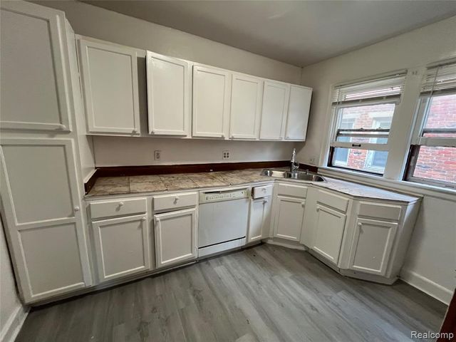 16605 Stansbury Street, Detroit, MI 48235