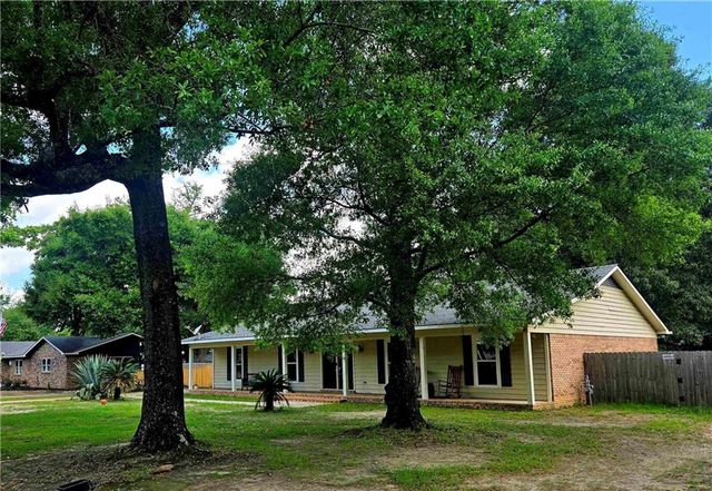 563 Vaughan Drive, Satsuma, AL 36572