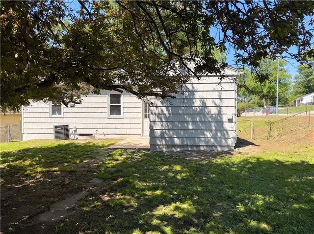5333 N Euclid Avenue, Kansas City, MO 64118