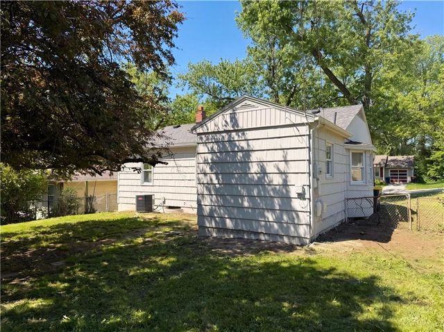 5333 N Euclid Avenue, Kansas City, MO 64118