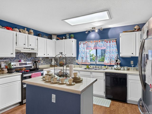 16826 Winding Oak Drive, San Antonio, TX 78247