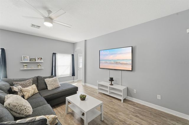 18124 SAXONY LANE, Orlando, FL 32820