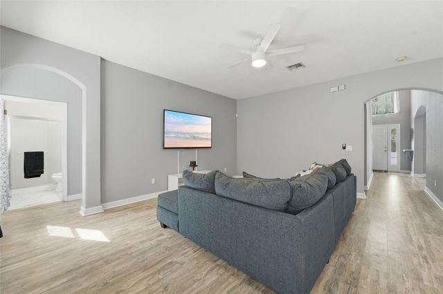 18124 SAXONY LANE, Orlando, FL 32820