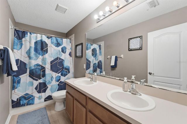 18124 SAXONY LANE, Orlando, FL 32820